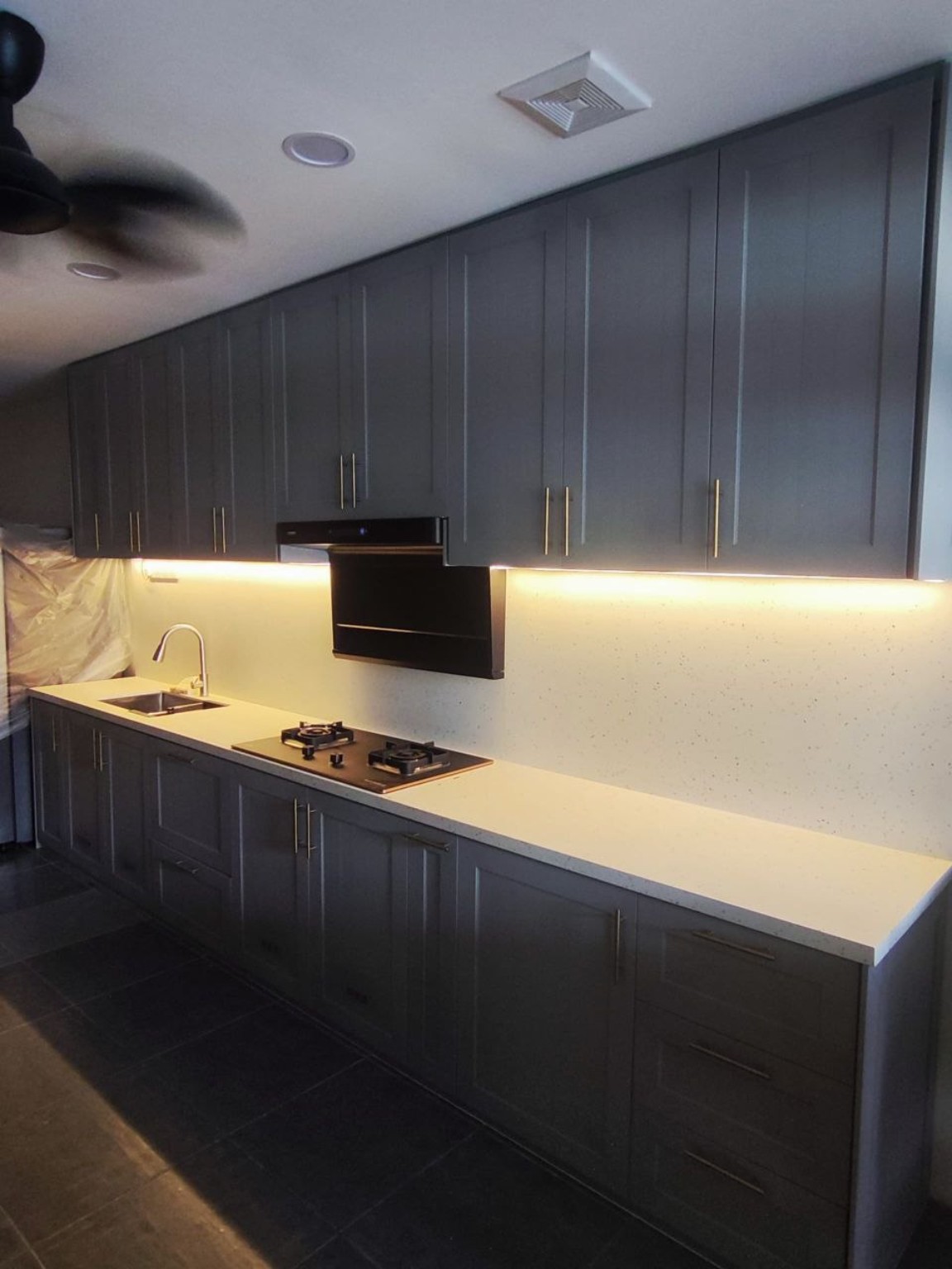 Grey Euro kitchen with lighting
