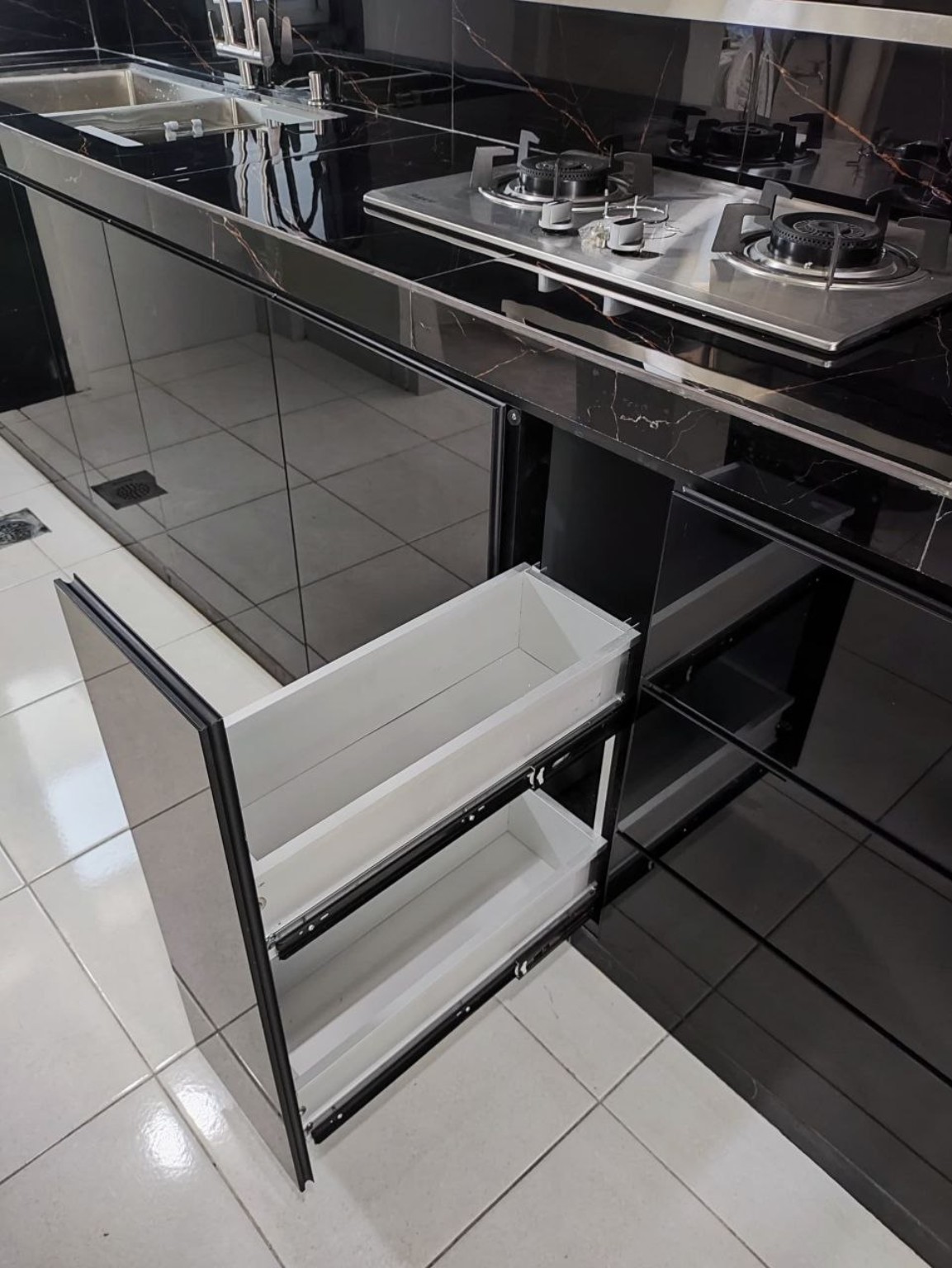 4G cabinet drawer detail